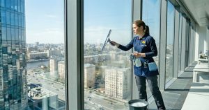 Скільки коштує професійне миття вікон